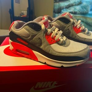 Air max size 5 1/2Y 7 woman’s